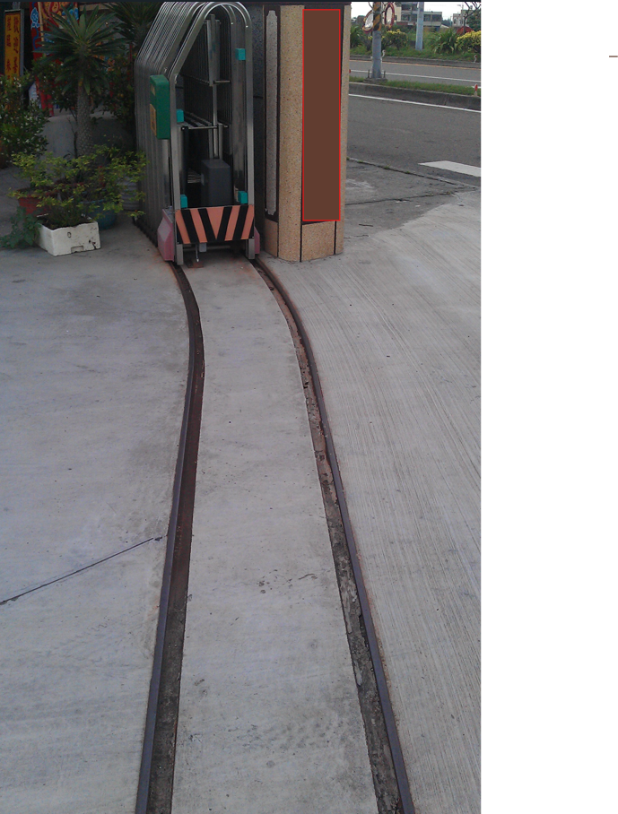 curved tracked collapsible gate